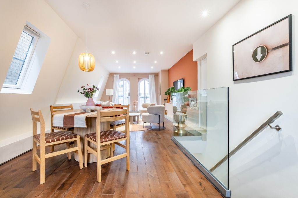 Property photo 2 of 19 Curzon-Street-02