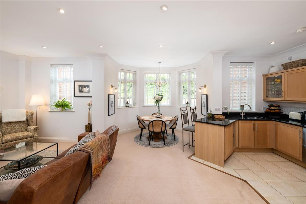 Property photo 3 of 13 5_Littleton_Grange_Internals10.Jpg