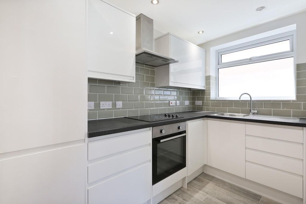 Property photo 2 of 10 Ach_6119.Jpg