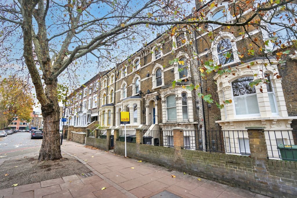 Property photo 3 of 11 Flat B, 198 Stockwell Road, Brixton, London, Sw9 9Tb