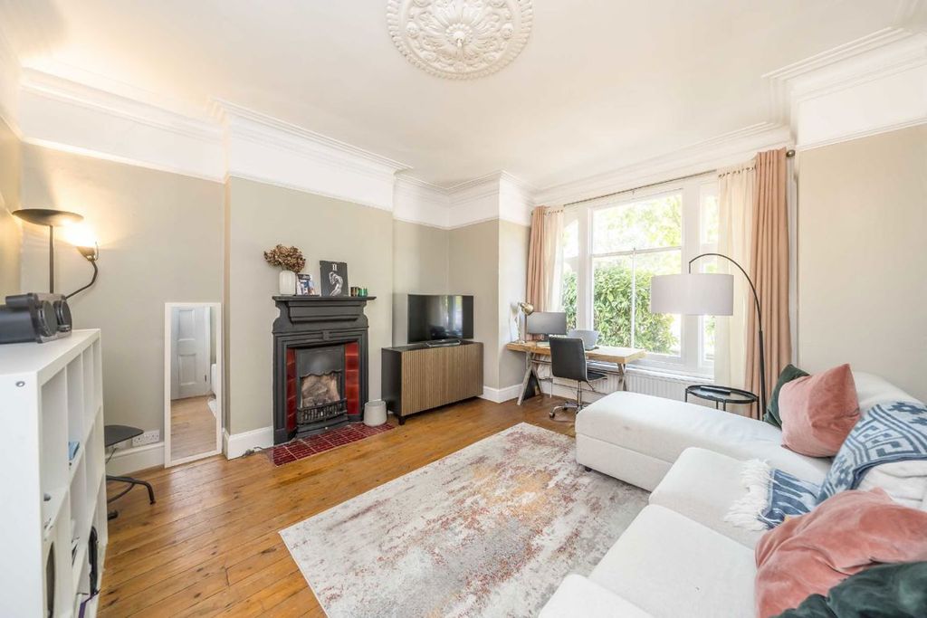 Property photo 2 of 8