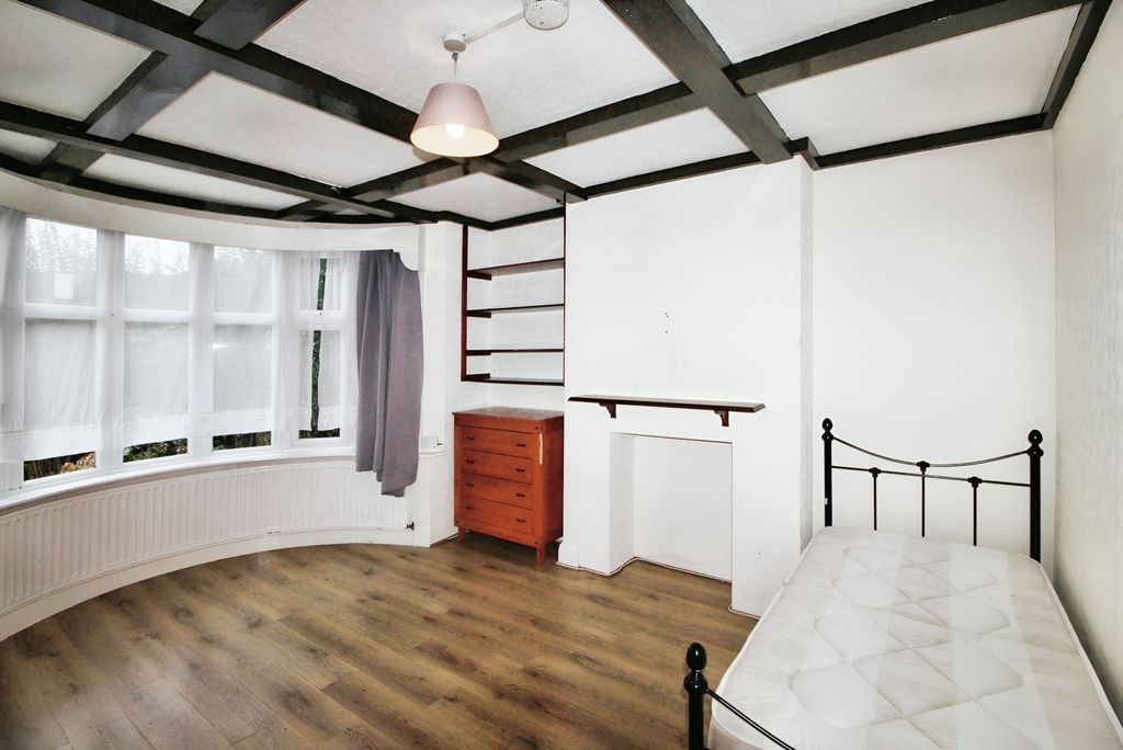 Property photo 3 of 24