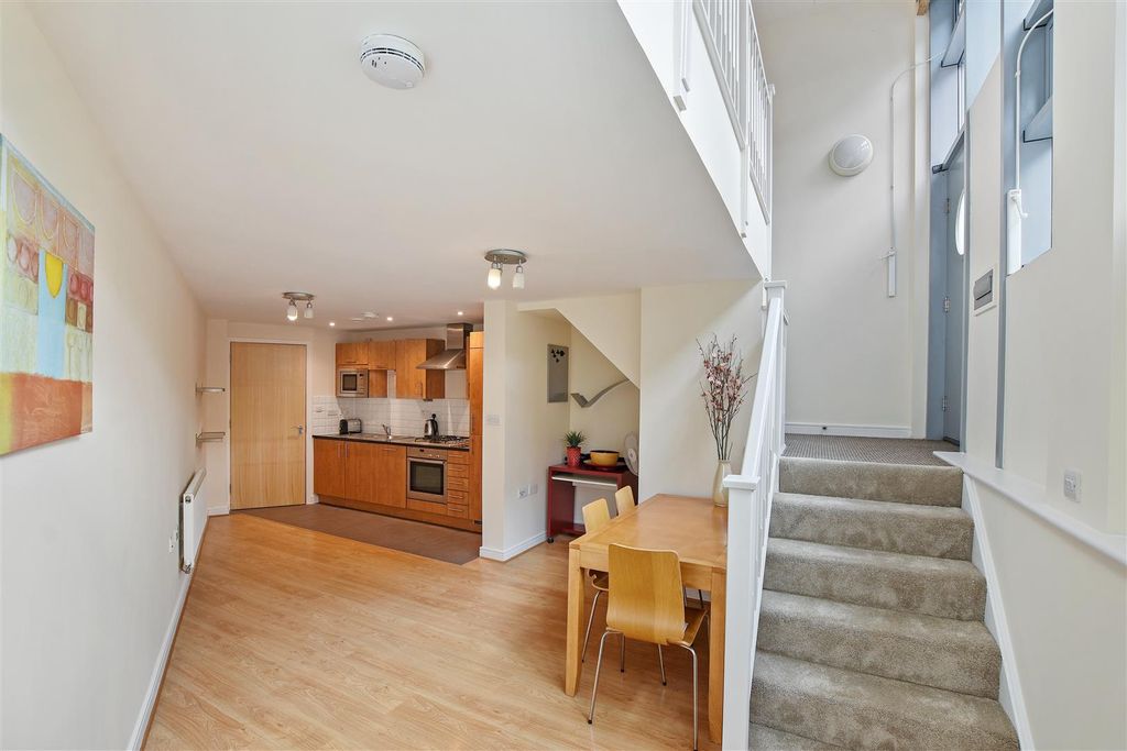 Property photo 2 of 10 Kitchen Dining