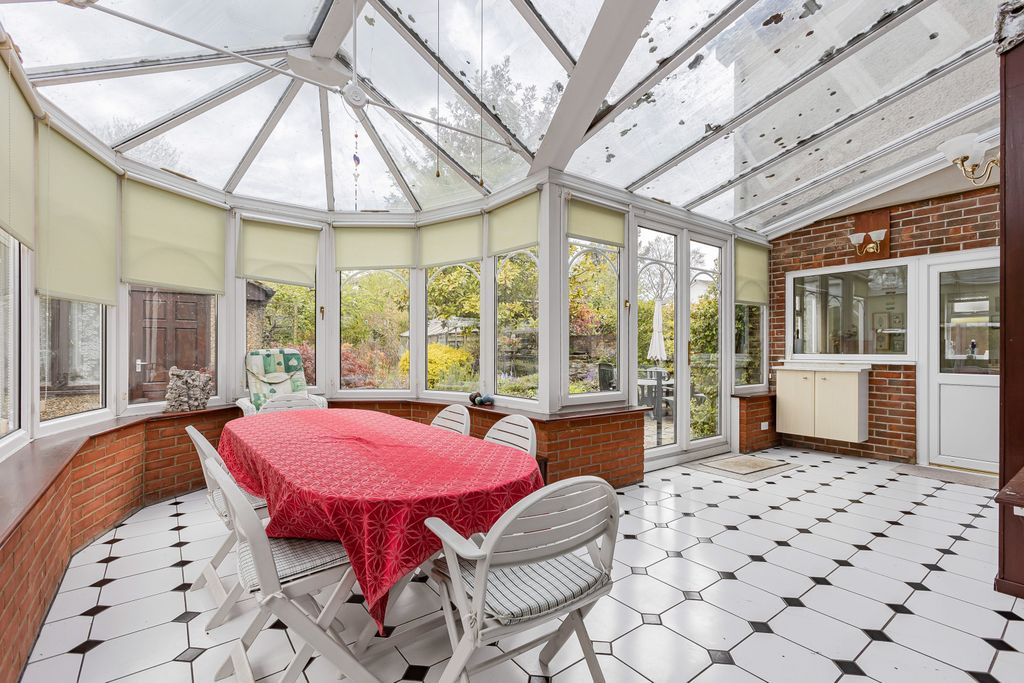 Property photo 3 of 34 Conservatory