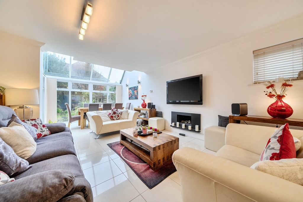 Property photo 2 of 27 Lounge Diner