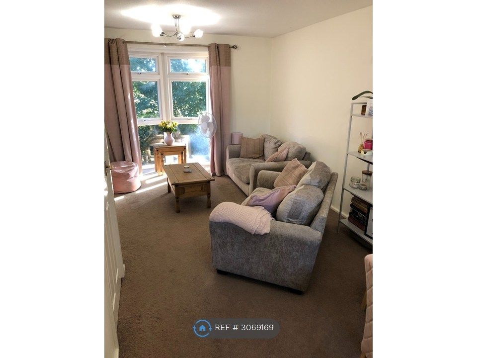 Property photo 2 of 13 Lounge2