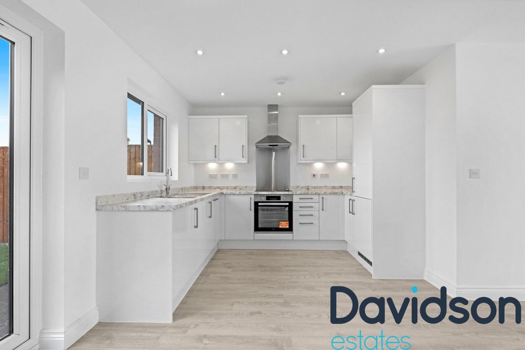 Property photo 3 of 28