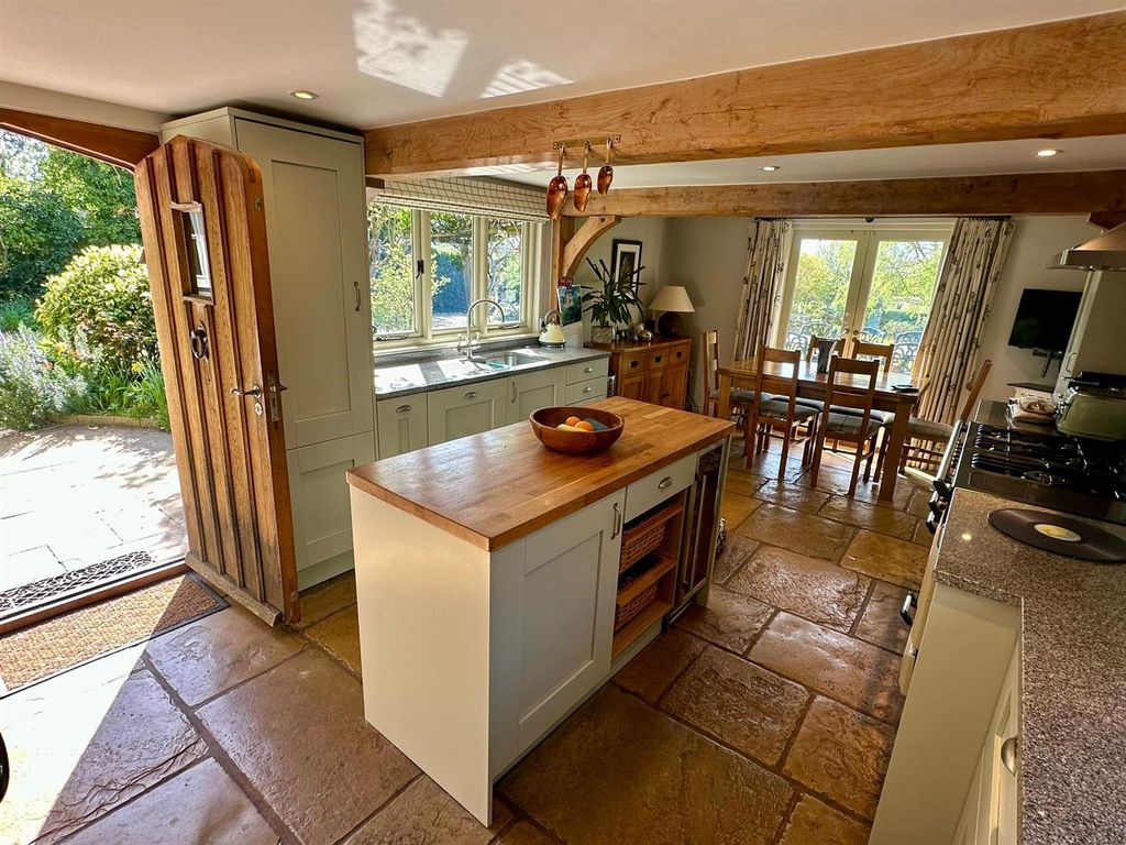 Property photo 2 of 25