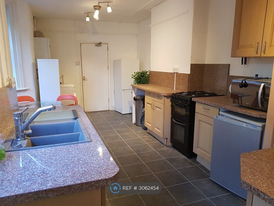 Property photo 2 of 28