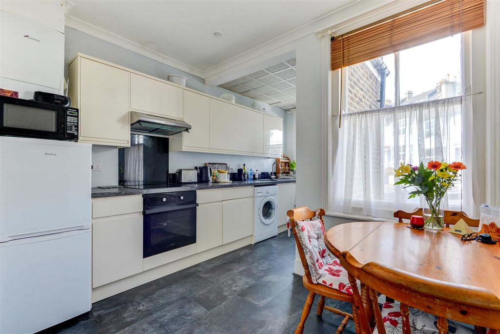 Property photo 2 of 7 Kitchen