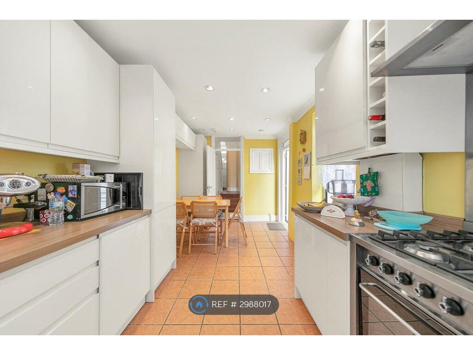 Property photo 2 of 20 Kitchen
