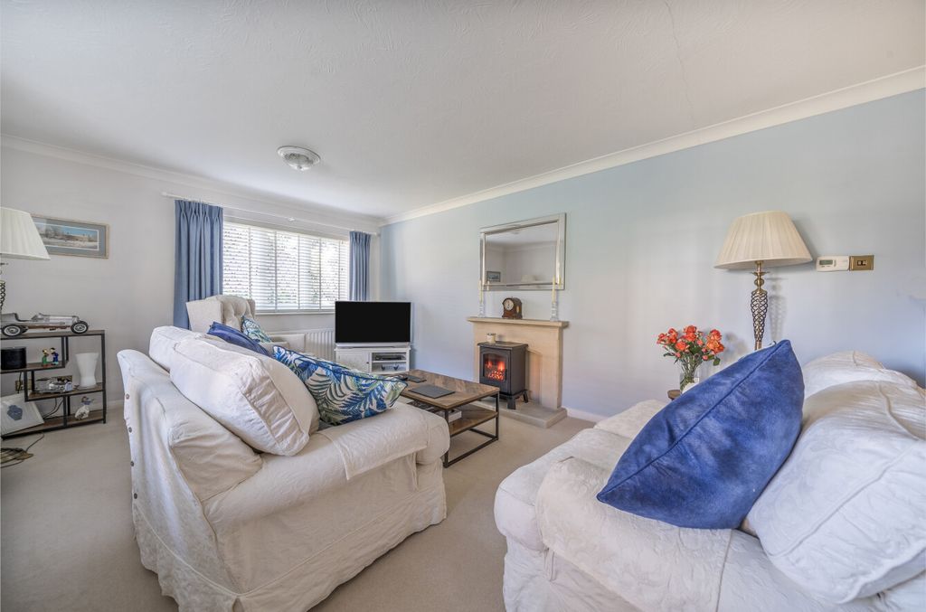 Property photo 3 of 17 1348859-7-68Badd2...