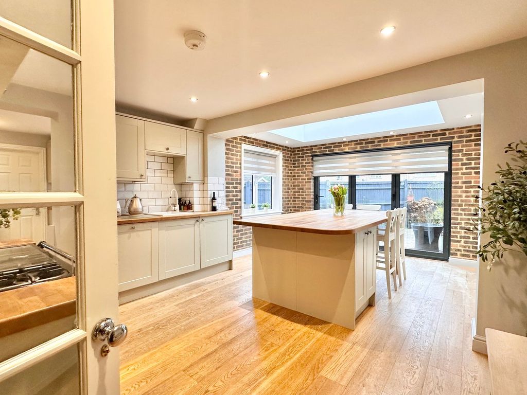 Property photo 2 of 29