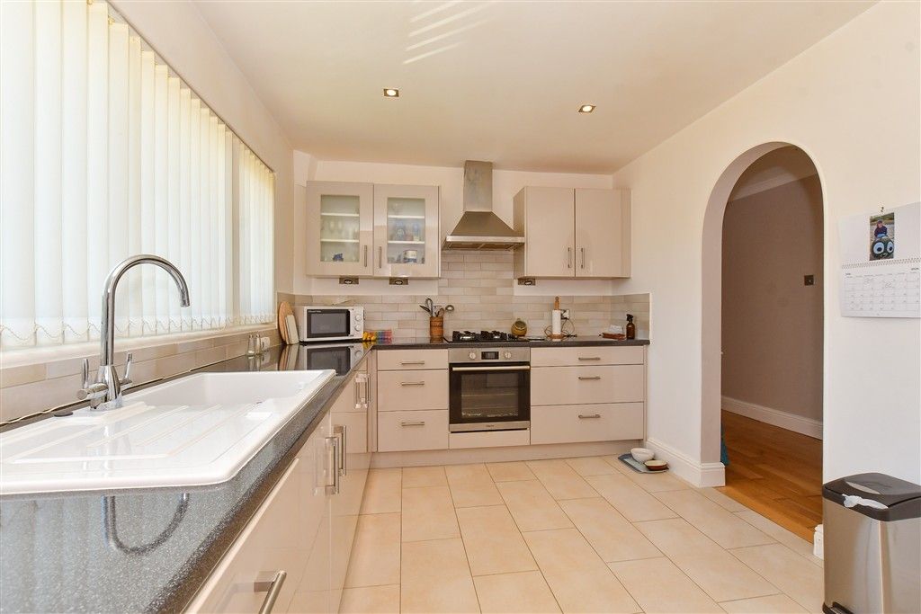 Property photo 3 of 15 Kitchen