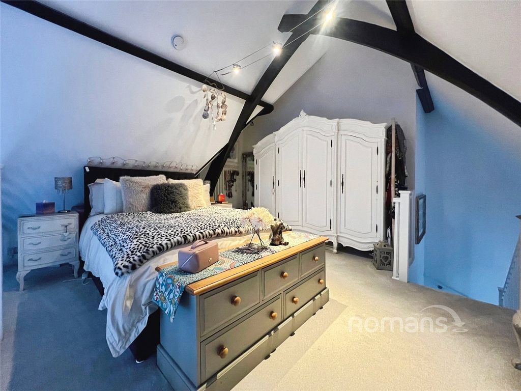 Property photo 2 of 20 Picture No. 11