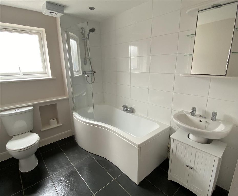 Property photo 3 of 8 Bathroom