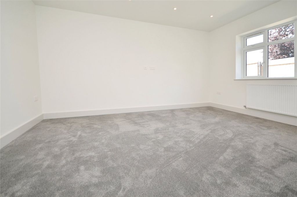 Property photo 2 of 11 Picture No. 10