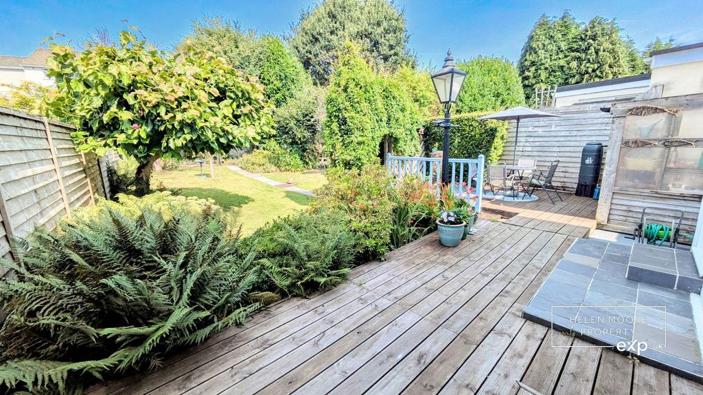 Property photo 2 of 18