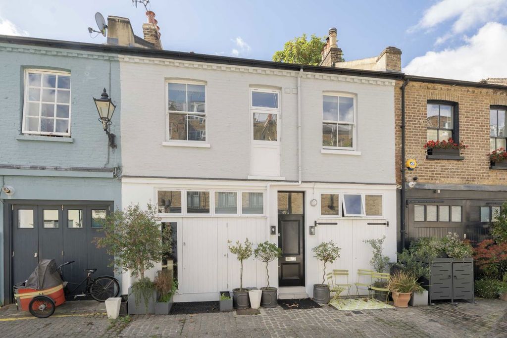 Property photo 1 of 11