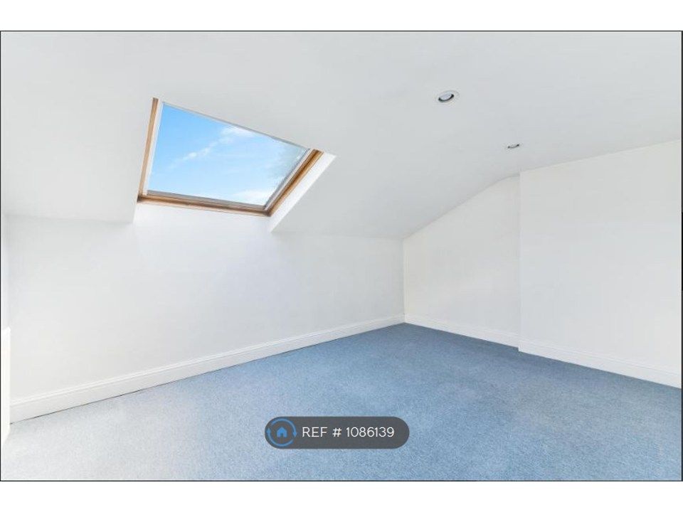 Property photo 3 of 8 Bedroom