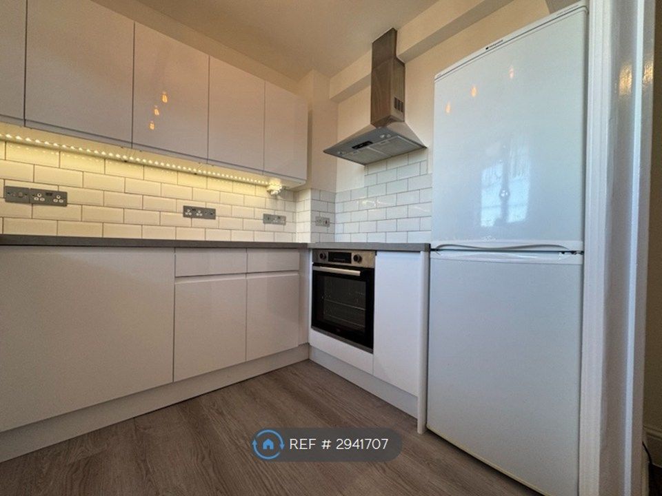 Property photo 2 of 12 Kitchen