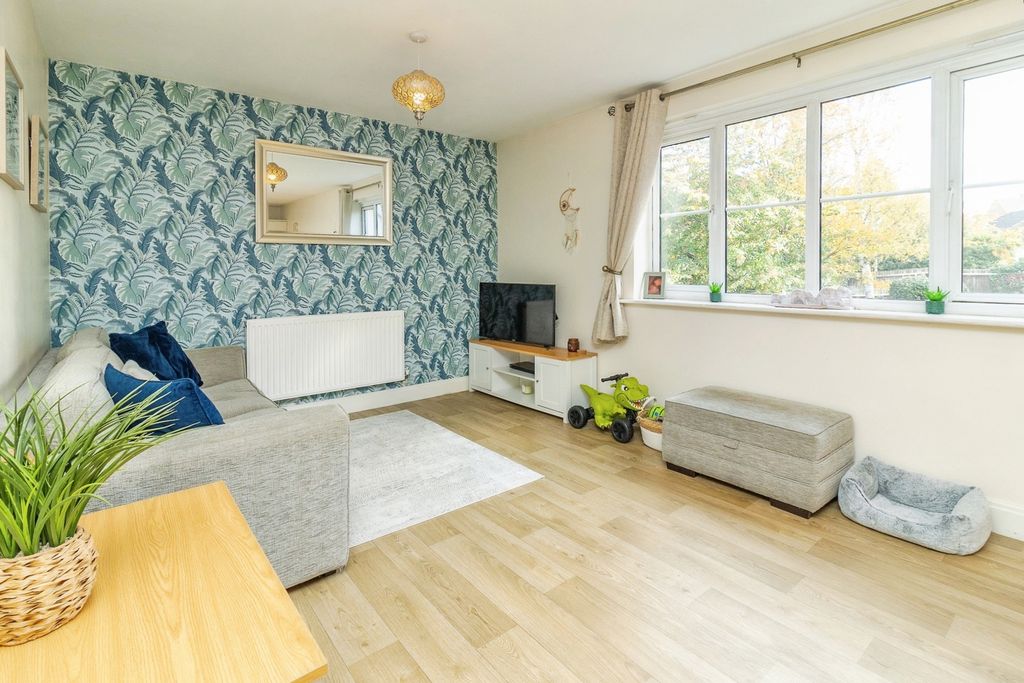 Property photo 2 of 17 Photo