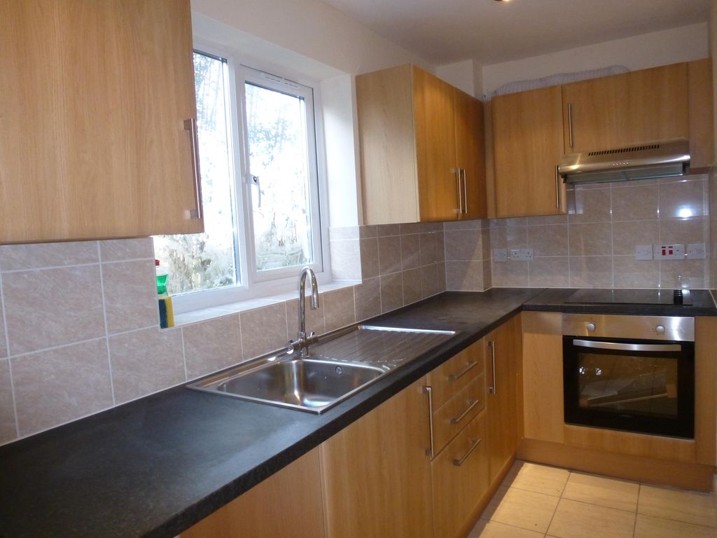 Property photo 2 of 8 Kitchen