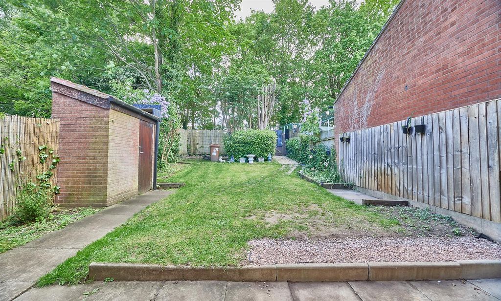 Property photo 3 of 13 The Meadows Burbage_1.Jpg