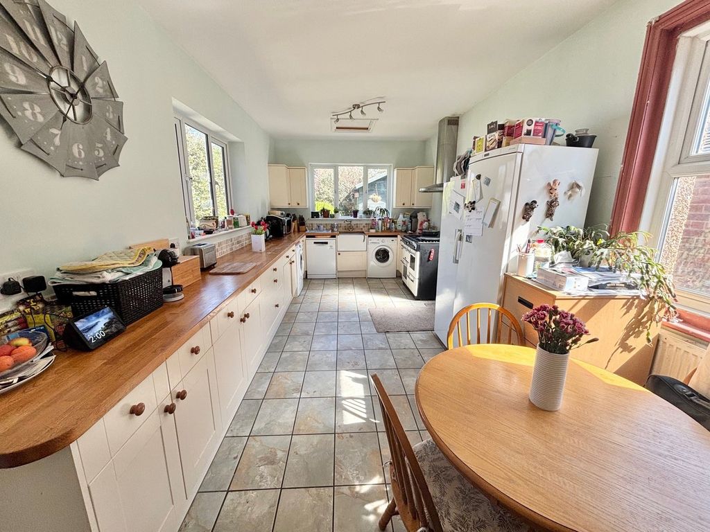 Property photo 3 of 34