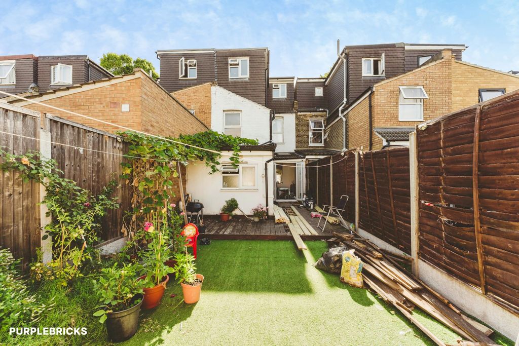 Property photo 1 of 21 Rear Garden