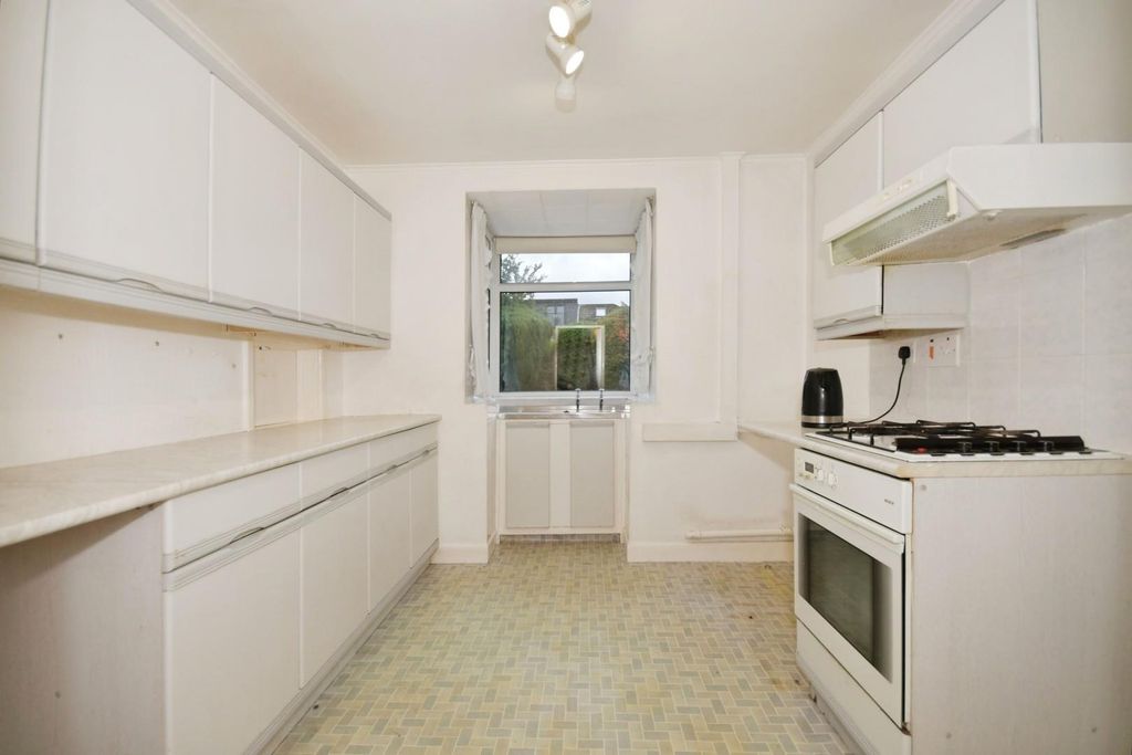 Property photo 3 of 25 Kitchen