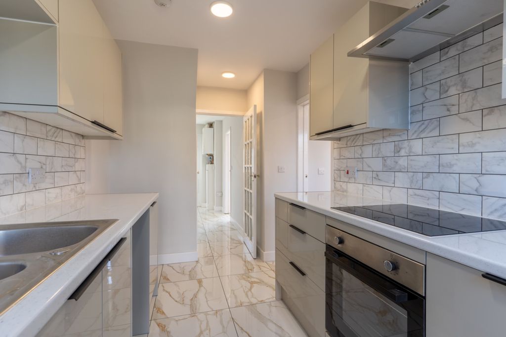 Property photo 2 of 15 5025812