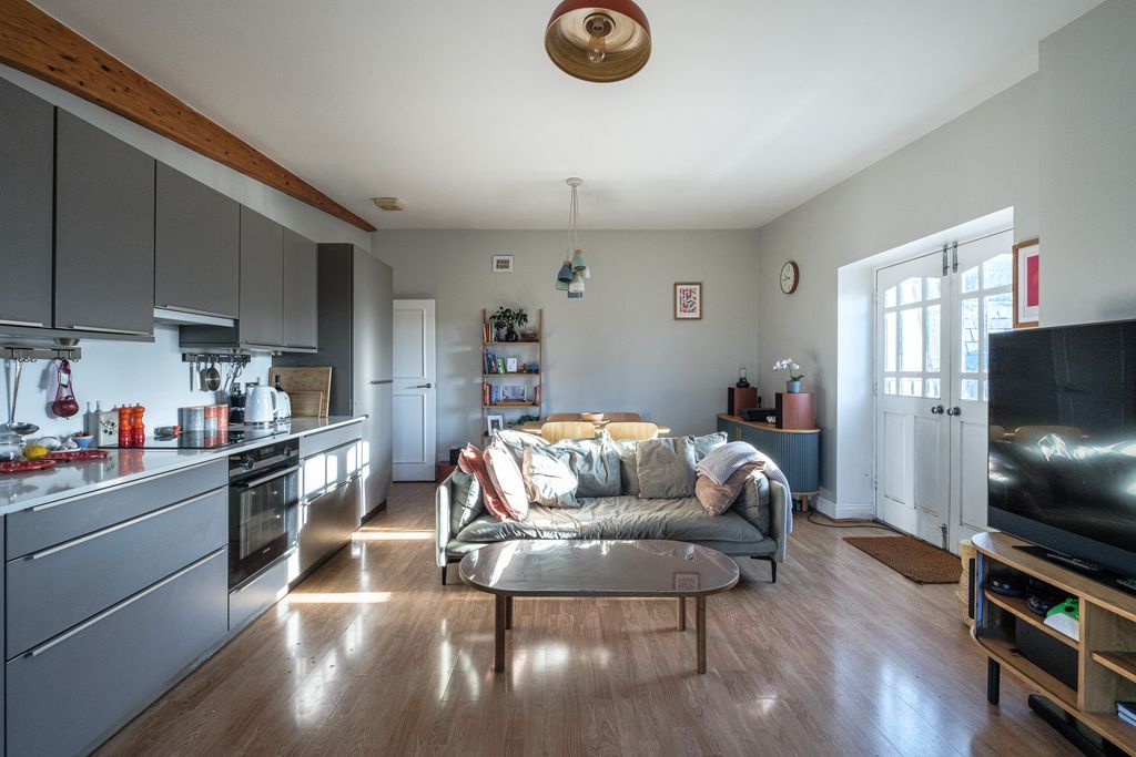 Property photo 3 of 15 October 2025 Jr (6).Jpg