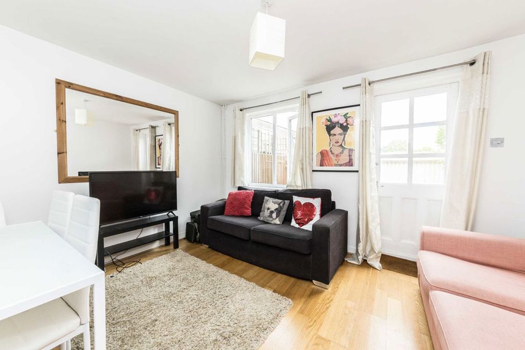 Property photo 2 of 6