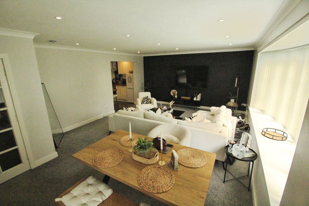 Property photo 2 of 12 Picture No. 10