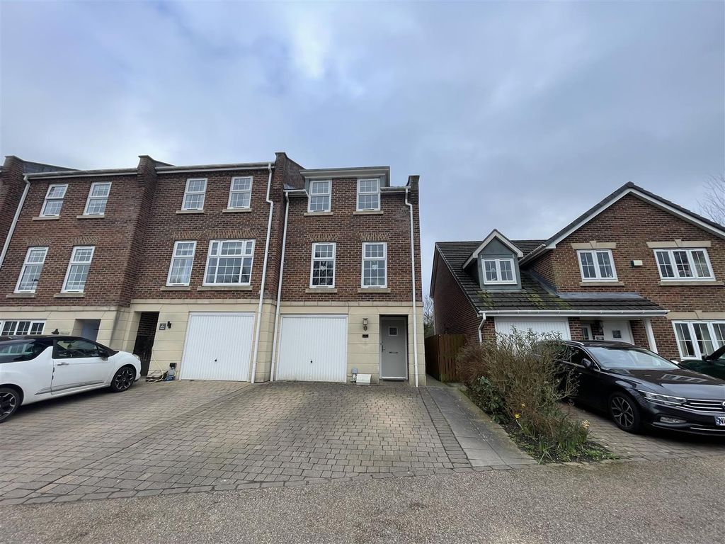 Property photo 1 of 24 9 West Farm.Jpg