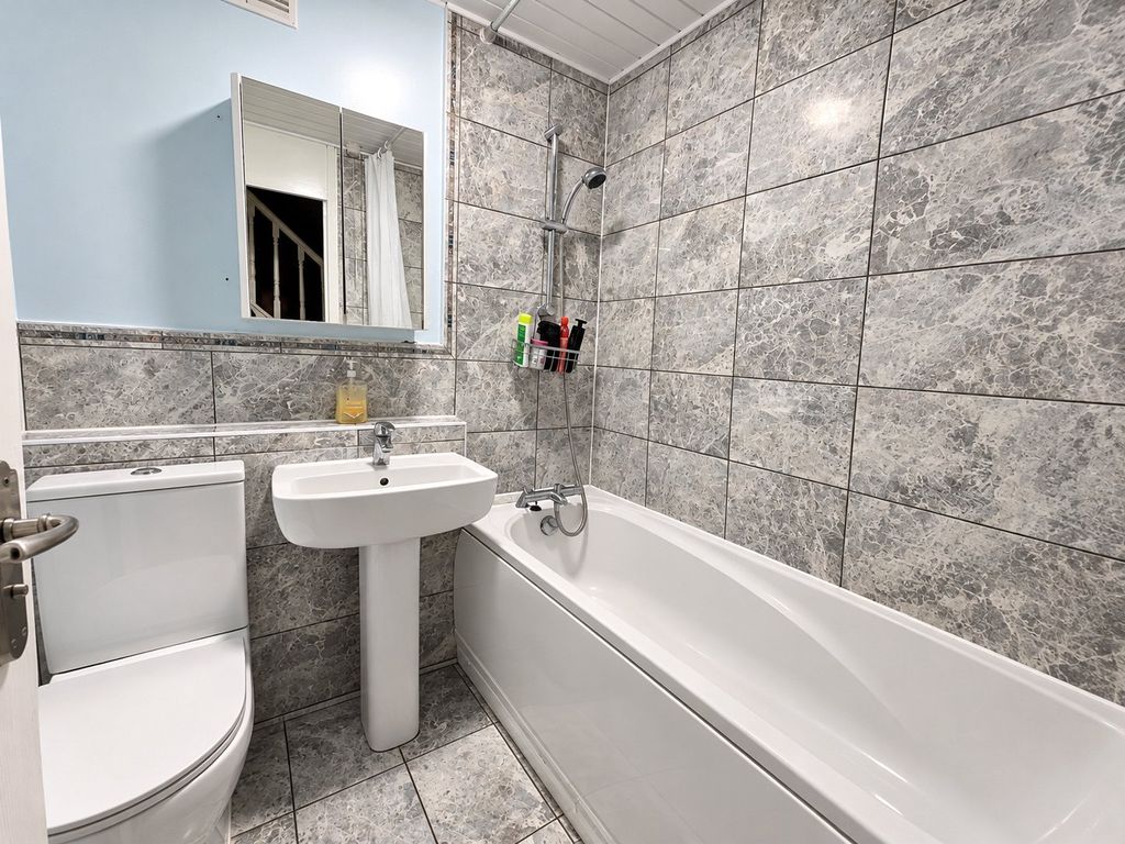 Property photo 3 of 7 Bathroom