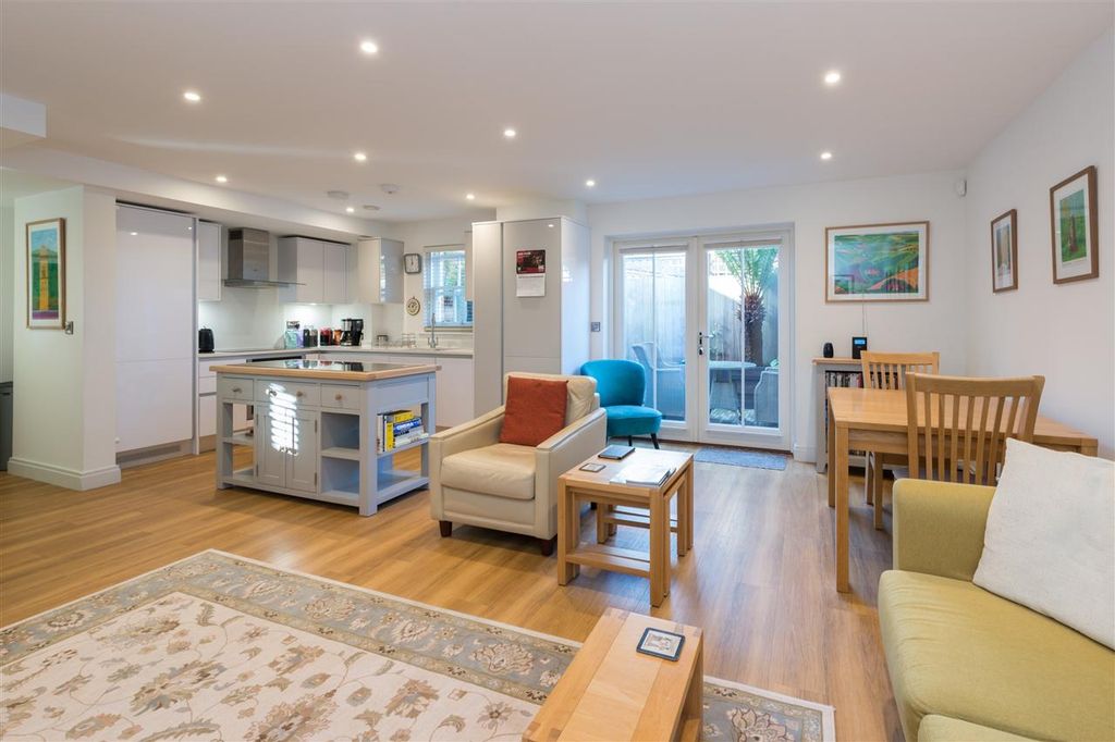 Property photo 2 of 22