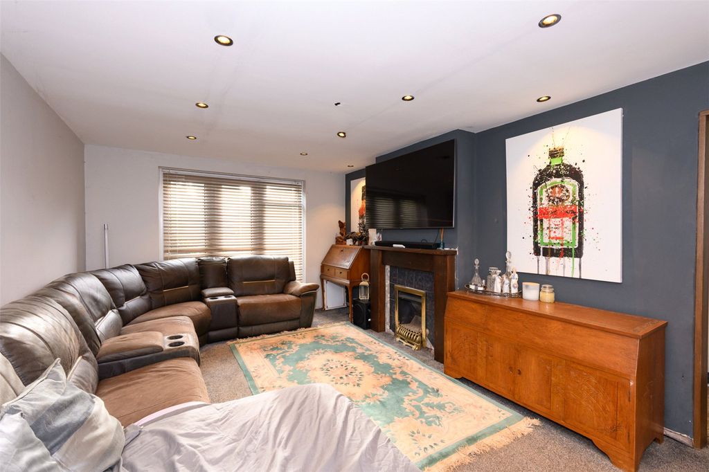 Property photo 2 of 11 Living Room