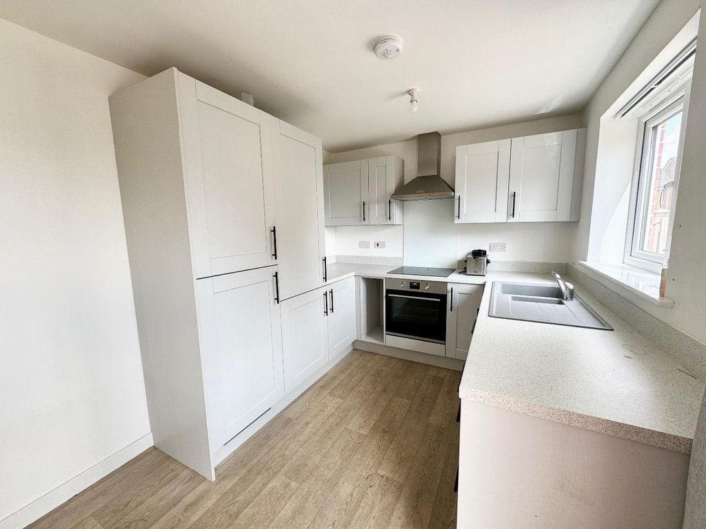 Property photo 3 of 15 Kitchen