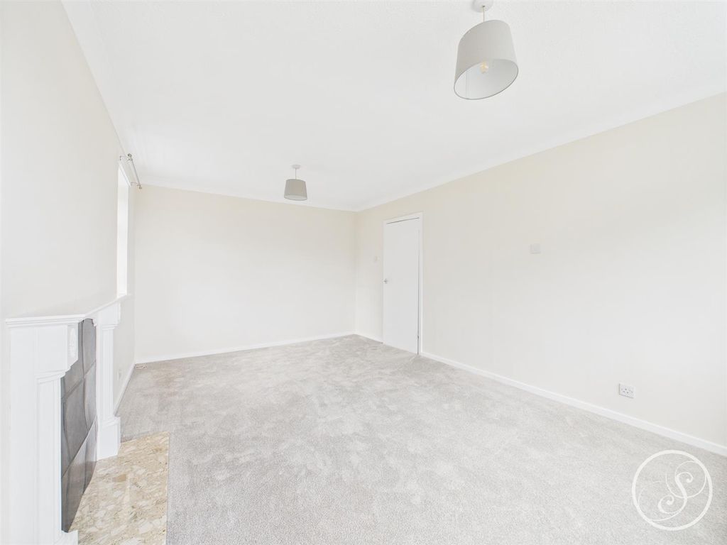 Property photo 3 of 13 Living Room