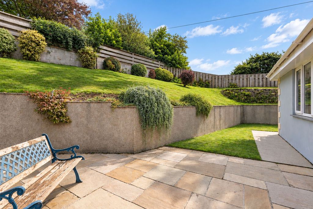 Property photo 3 of 33