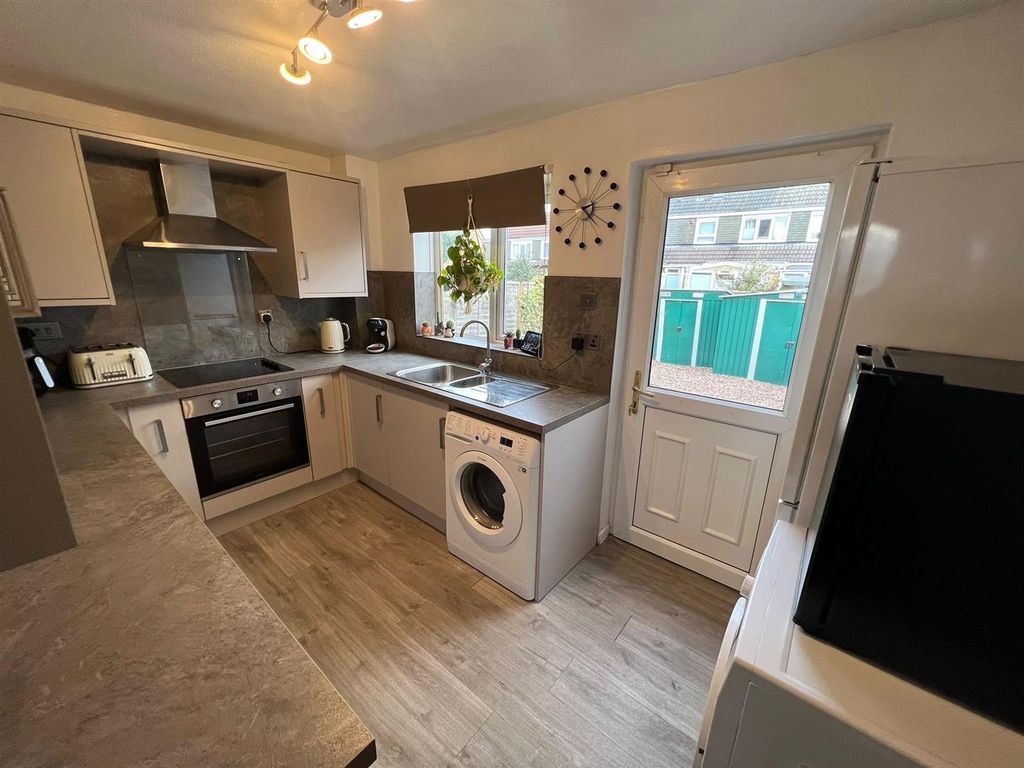 Property photo 2 of 13 Kitchen
