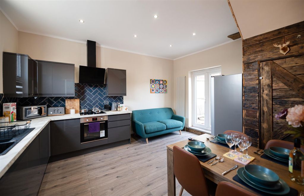 Property photo 3 of 23 Tmr_.Jpg