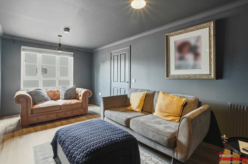 Property photo 2 of 30 Lounge (1)