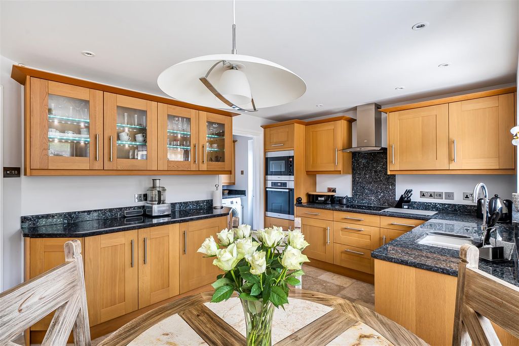 Property photo 2 of 24 Kitchen