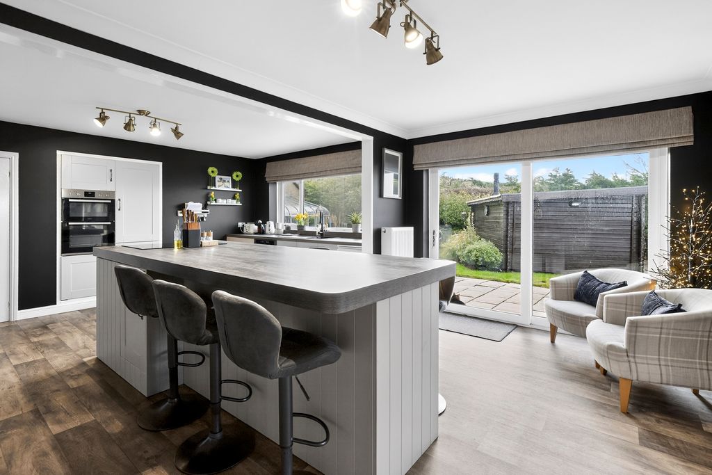 Property photo 3 of 42