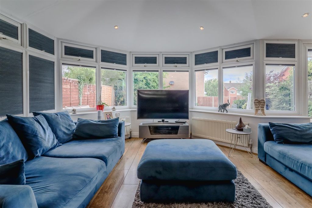 Property photo 2 of 33