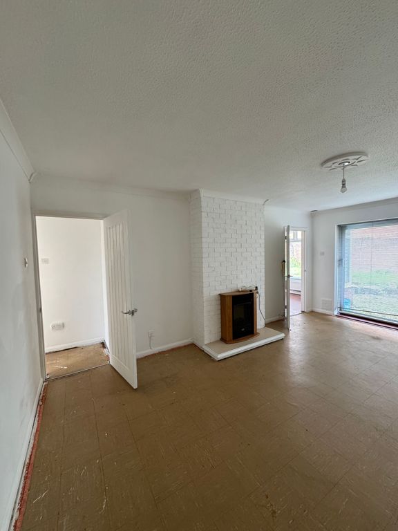 Property photo 3 of 10 Lounge