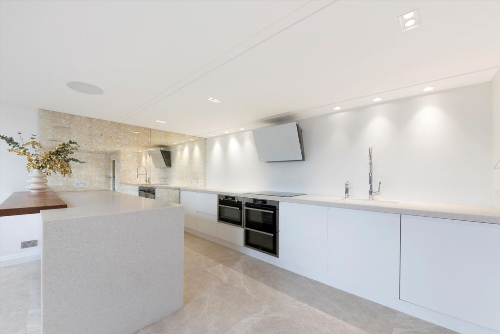 Property photo 2 of 14 Image